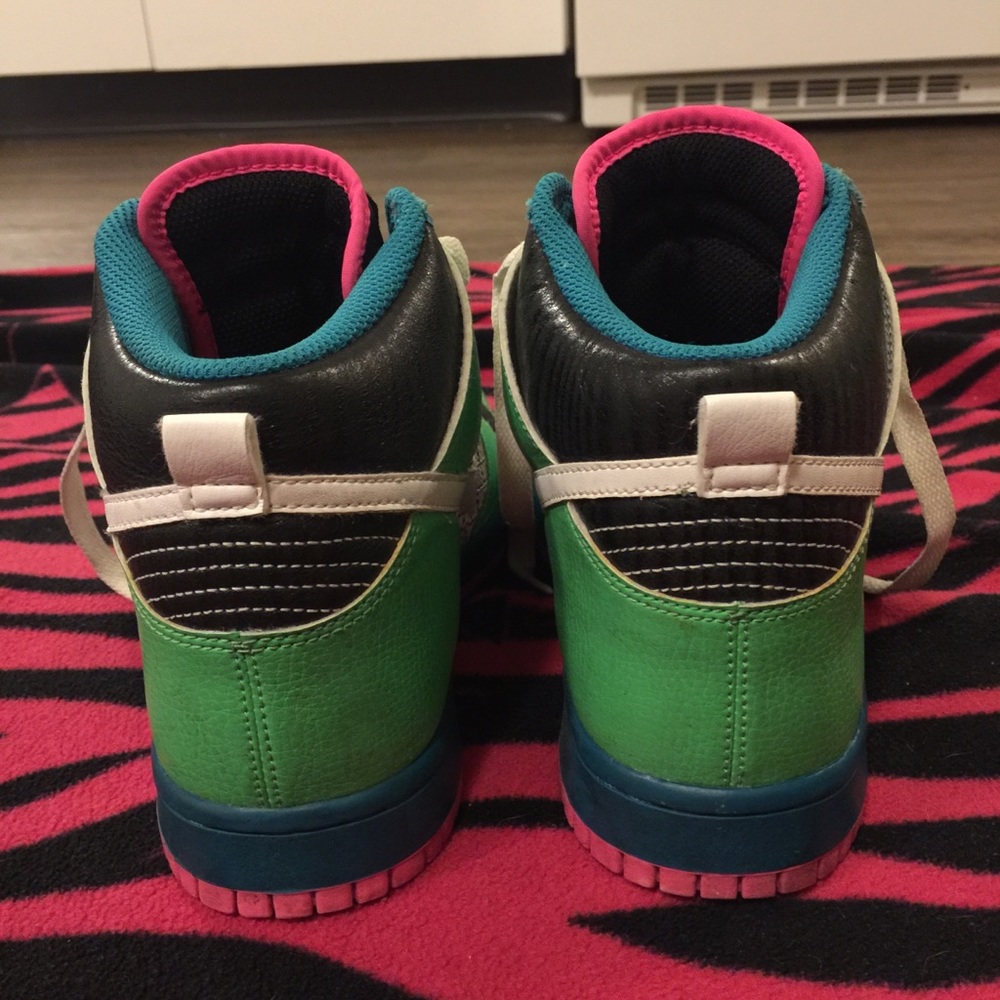 Exclusive Nike Dunks - Picture 5 of 5